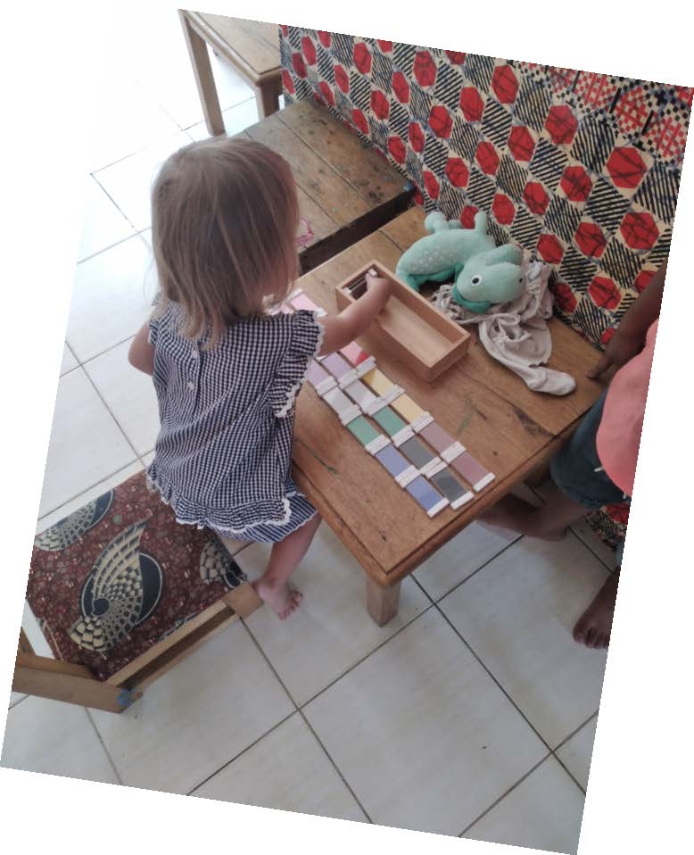 activités sur matériel pédagogique Montessori, les Colibris, Sénégal